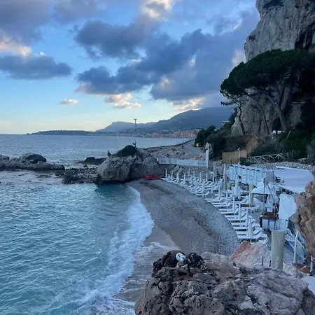 La Shangri La - 8 People - Sea And Mountain View -